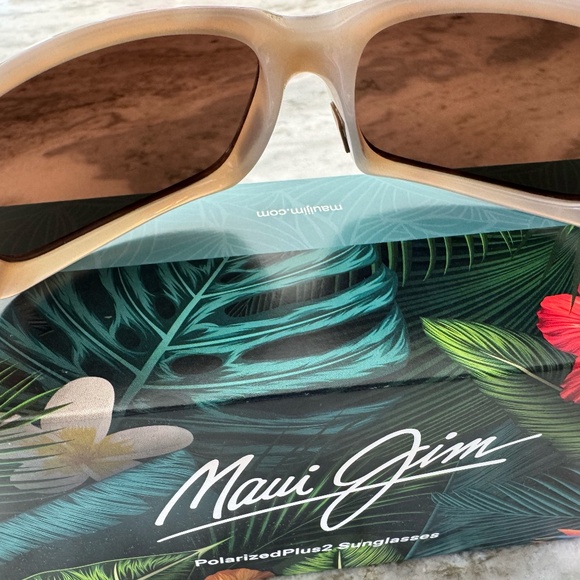 Maui Jim Sunglasses Blue Water - Picture 2 of 6